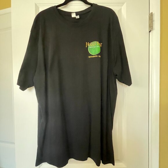 Hobbiton Movie Set T-shirt - Picture 2 of 6